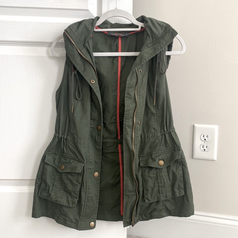 Market & Spruce // Jahana Cargo Vest